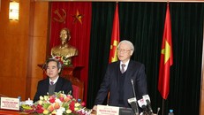 Tổng bí thư đặt câu hỏi: "Vì sao nhiều tập đoàn kinh tế, tổng công ty nhà nước làm ăn thua lỗ, để xảy ra nhiều vụ tham nhũng, lãng phí lớn với những công trình hàng nghìn tỉ đồng "bị đắp chiếu?"