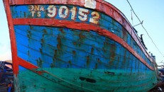 Thân tàu ĐNa 90152TS bị tàu Trung Quốc đâm chìm ở Hoàng Sa . Ảnh: Nguyễn Đông.