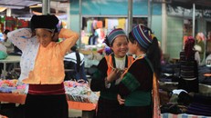 Một góc chợ lùi