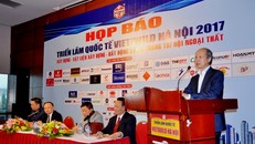 Ông Nguyễn Trần Nam chủ trì buổi họp báo