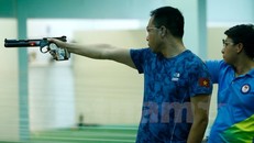 Xuân Vinh giành Huy chương Vàng thứ hai tại Cúp bắn súng quốc gia 2017. (Ảnh: Tá Hiển/Vietnam+)