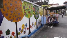 Mới hoàn thành trong mấy ngày qua, nhưng con đường bích họa này đã tạo nên bộ mặt khang trang, sạch sẽ cho vùng quê yên bình