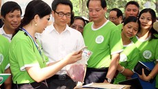 Các thực phẩm, nông sản trong chương trình "Bữa ăn an toàn" đều có có gắn mã truy xuất nguồn gốc. Ảnh: VGP/Đình Nam