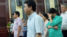 Các bị cáo tại tòa sáng 25/8