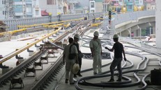 Thi công cầm chừng tại ga Láng thuộc tuyến Cát Linh - Hà Đông. Ảnh: Báo Giao thông