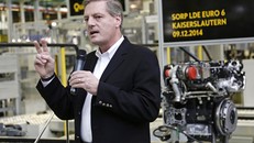 James B. DeLuca khi còn là Phó chủ tịch của GM