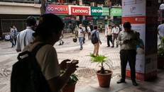 Hàng triệu người dân Ấn Độ là nạn nhân của thông tin giả trên mạng xã hội. (Nguồn: Bloomberg)