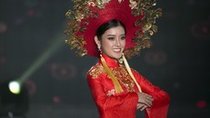 Huyền My lộng lẫy trong vòng thi đầu tiên Hoa hậu Hòa bình Thế giới