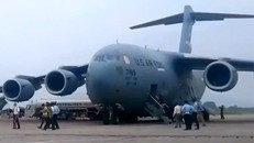 "Siêu máy bay" C-17 Globemaster III đã đáp xuống sân bay Nội Bài ngày 30/10.