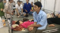 Các cháu bé của trường mâm Hương Lung huyện Cẩm Khê ngộ độc thực phẩm được điều trị tại Bệnh viện Đa khoa huyện Cẩm Kh