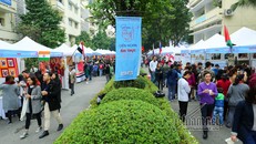 Đi chợ ẩm thực quốc tế cùng phu nhân Phó Thủ tướng