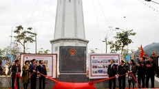 Các đồng chí lãnh đạo trung ương và tỉnh Lào Cai thực hiện nghi thức khánh thành cho công trình của tuổi trẻ Lào Cai