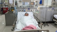 Bệnh nhân Đ. ngộ độc rượu nặng, đang nằm điều trị tại BV Bạch Mai
