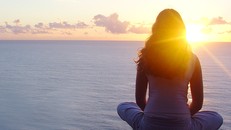 Ngồi thiền là một cách để thoát khỏi stress sau sinh