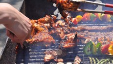 Đồ nướng là một trong những nguyên nhân gây ung thư trực tràng (Ảnh minh họa)