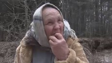 Bà cụ ăn cát trong hơn 10 năm để chữa u não