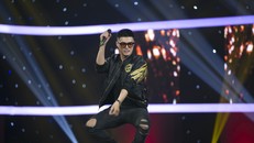 Lâm Vinh Hải thực hiện tiết mục của mình