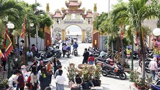 Vàng mã nơi cửa Phật