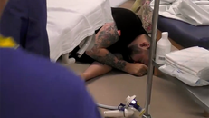 Thời cuộc 24h | Thương trường Hình sự Chuyện lạ Chứng kiến vợ đau đẻ gần 10 tiếng, chồng ngất xỉu trong phòng sinh Thứ sáu, 9/3/2018 11:46 GMT+7 Hướng Dương | 0 61 chia sẻ Mong chờ được bế con gái ngay sau khi con chào đời, nhưng đúng lúc đó thì ôn