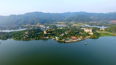 Hồ Núi Cốc nhìn từ trên cao (Ảnh: Báo Xây dựng)