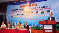 Ông Nguyễn Trần Nam - Trưởng ban tổ chức Vietbuild Hà Nội 2018, Chủ tịch Hiệp hội Bất động sản Việt Nam phát biểu trong buổi họp báo chiều 23/3