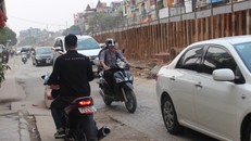 Người dân sống chung với cảnh đường chật và hẹp