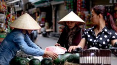 Những phận đời bán rong lam lũ khắp 36 phố phường