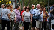 Du khách tham quan tại TP HCM