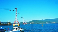 Tuyến cáp treo trên biển kết nối thành phố Nha Trang với đảo Hòn Tre được CNN bình chọn là một trong những điêrm du lịch đep nhất Việt Nam