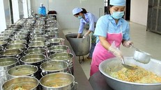 Nguy cơ ngộ độc thực phẩm luôn tăng cao hơn trong mùa hè (Ảnh minh họa)