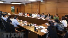 Đoàn đại biểu Quốc hội các tỉnh Bắc Ninh, Tuyên Quang, Ninh Thuận và Long An thảo luận ở tổ. (Ảnh: Doãn Tấn/TTXVN)