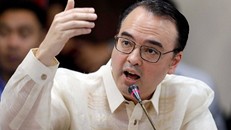 Ngoại trưởng Cayetano phát biểu tại Thượng viện Philippines tháng 5/2017. Ảnh: AP