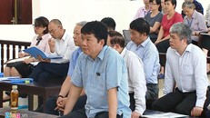 Đinh La Thăng và các bị cáo tại phiên tòa ngày 20/6. Ảnh: P.D.