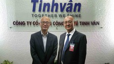 Ông Toru Kuwano (Tổng giám đốc TIS) và ông Hoàng Tô (Chủ tịch Tinh Vân)