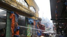 Hiện trường vụ cháy chợ Sóc Sơn. Ảnh: Gia Chính
