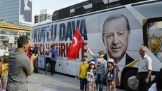 Ảnh vận động tranh cử của Tổng thống Recep Tayyip Erdogan trên một đường phố ở Ankara. (Ảnh: THX/TTXVN)