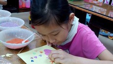 Vân Nhi từng là một cô bé ham học, được thầy cô, bạn bè yêu quý