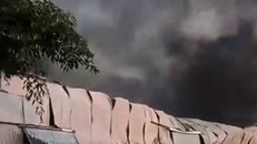 Cháy lớn khu nhà xưởng ở Hà Nội, khói đen ngút trời