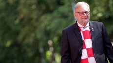 Tổng thống, Bộ trưởng Croatia mặc áo đội tuyển đi họp