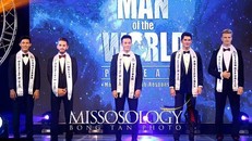 Cao Xuân Tài (giữa) trong top 5 thí sinh xuất sắc nhất