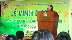 Cô giáo Nguyễn Thị Vân Trang - Hiệu trưởng nhà trường phát biểu