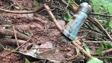 Cận cảnh những mảnh vỡ máy bay quân sự Su-22 ở hiện trường