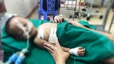 Bé T. được kịp thời cứu sống khi bị đạn bi găm vào ngực.