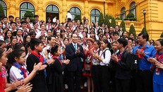 Chủ tịch nước Trần Đại Quang gặp 200 đại biểu thiếu nhi tham gia Liên hoan Chỉ huy đội giỏi toàn quốc năm 2018. Ảnh: Bảo Anh