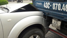 Ba phương tiện dính vào nhau sau tai nạn. Ảnh: Giáp Hồ.