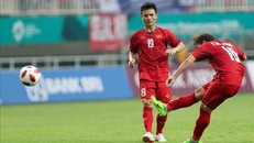 Minh Vương lập siêu phẩm từ tình huống sút phạt