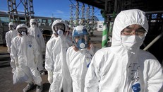 Chính phủ Nhật Bản lần đầu tiên thừa nhận một nạn nhân đã thiệt mạng vì nhiễm xạ sau thảm họa hạt nhân Fukushima năm 2011. Ảnh: AP.