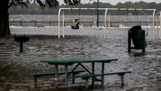 Hình ảnh đầu tiên khi siêu bão Florence đổ bộ bờ Đông nước Mỹ