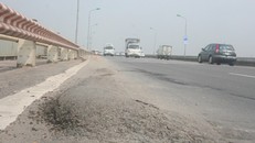 Mặt cầu Thăng Long đang bị hư hỏng nặng