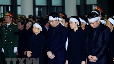 Gia đình, họ hàng nội ngoại Chủ tịch nước Trần Đại Quang tại lễ truy điệu. (Ảnh: Nhan Sáng/TTXVN)